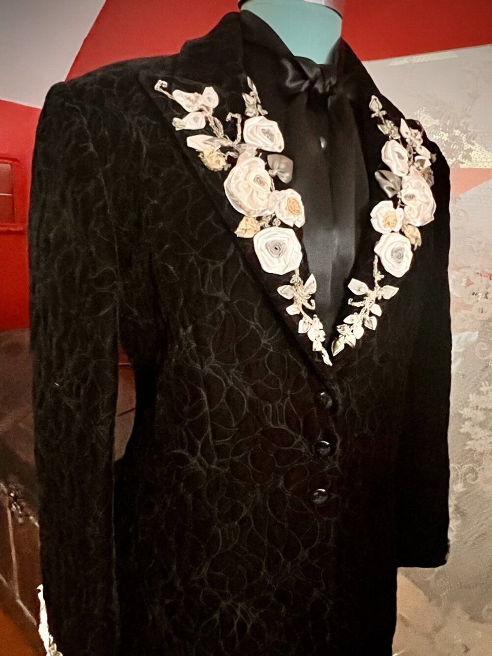 White House Black Market Black Velvet Floral Ribbon Embroidered Coat M - Picture 11 of 16